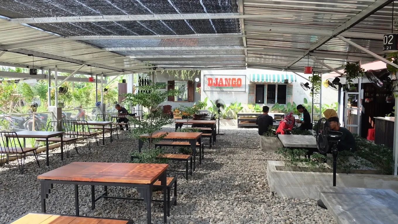 Django Food & Drink di Desa Mulyoharjo, Kecamatan Pemalang, Pemalang