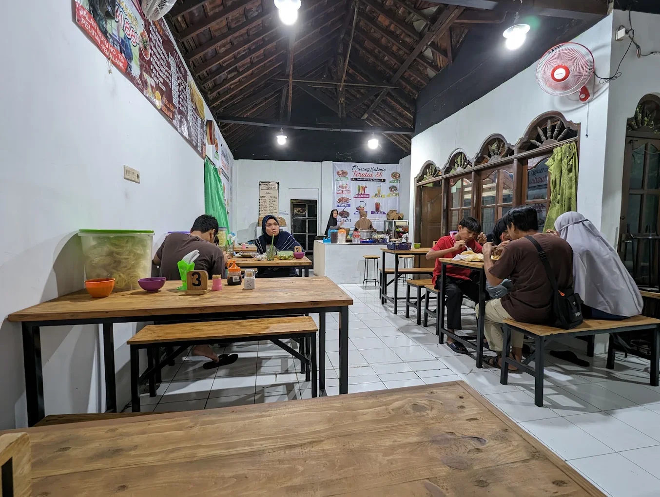 Warung Bakmie Teratai 88 di Desa Pelutan, Kecamatan Pemalang, Pemalang
