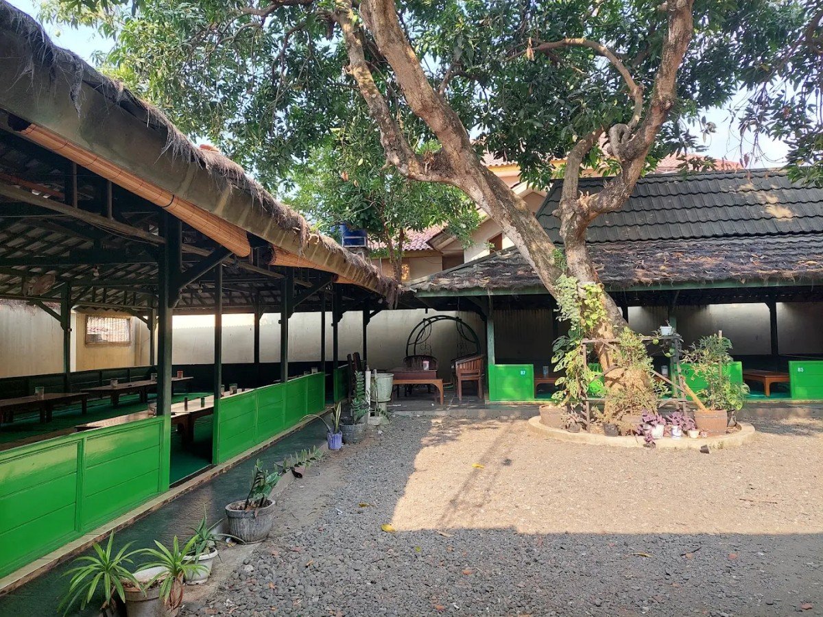 Warung Makan Alia Special Ikan Segar di Desa Jebed Utara, Kecamatan Taman, Pemalang