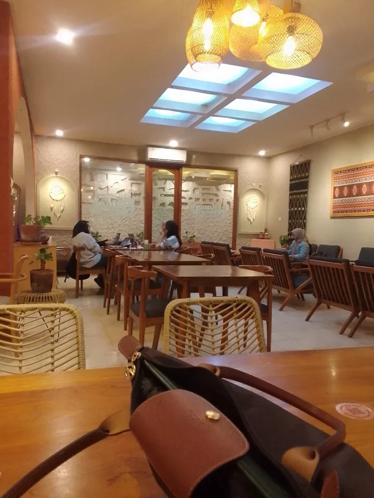 Kanara House Coffee & Eatery di Desa Kebondalem, Kecamatan Pemalang, Pemalang