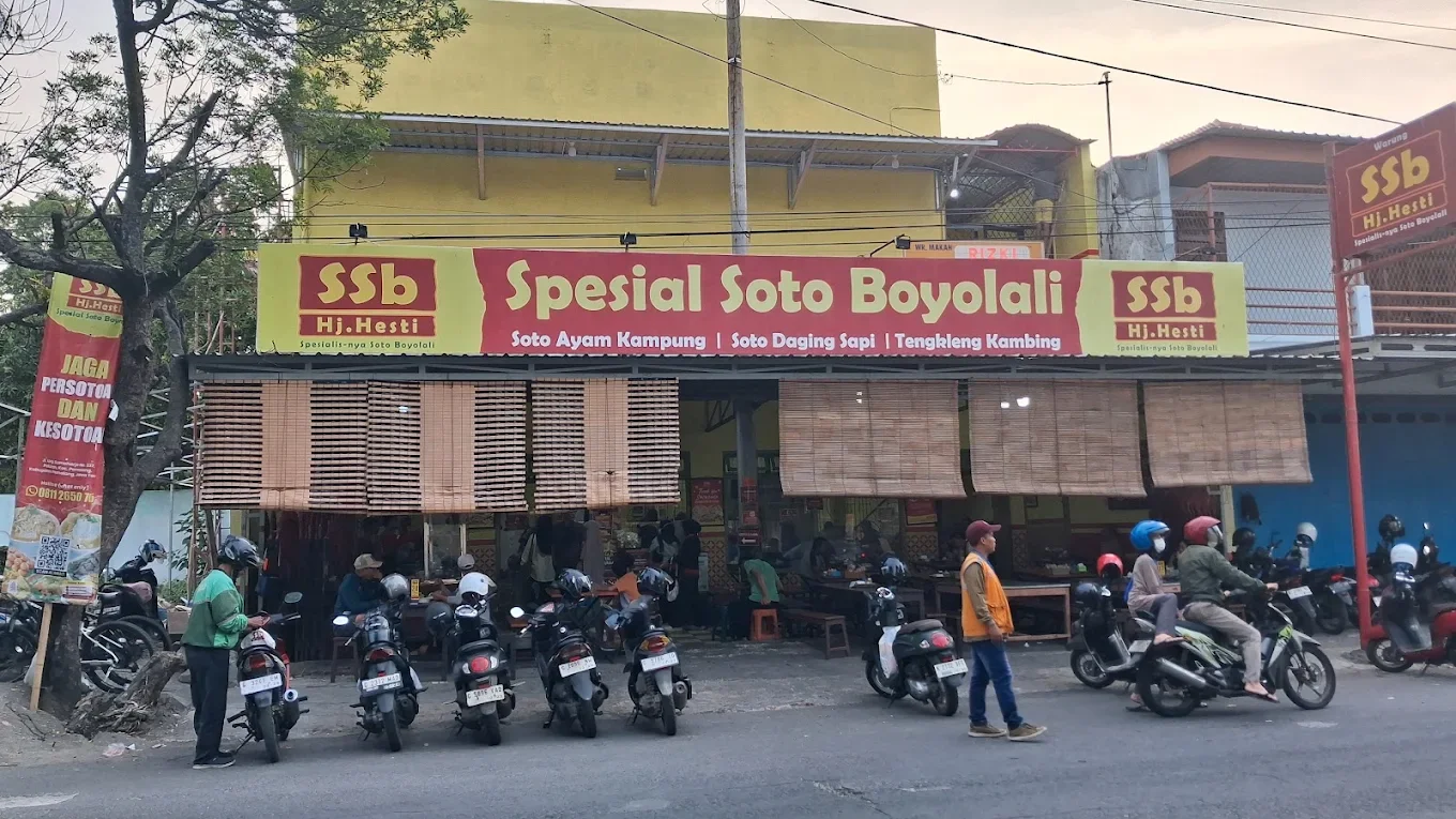 Spesial Soto Boyolali (SSB) Hj Hesti Widodo, Pemalang di Desa Pelutan, Kecamatan Pemalang, Pemalang