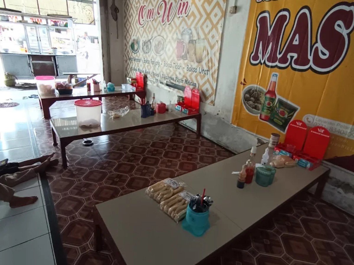 PONDOK BAKSO & MI AYAM LESEHAN OM WIN di Desa Muncang, Kecamatan Bodeh, Pemalang