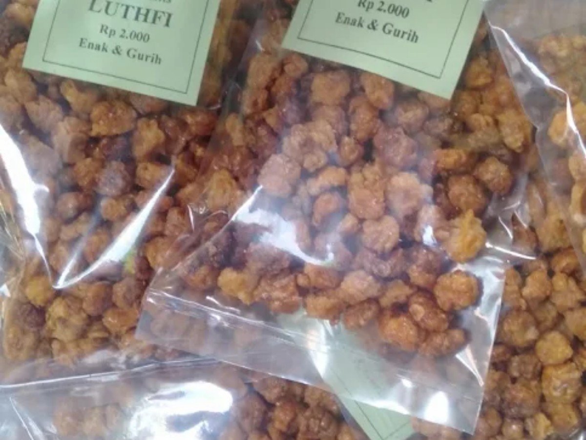 Jajanan Hits Luthfi Snack Kekinian di Desa Kauman, Kecamatan Comal, Pemalang