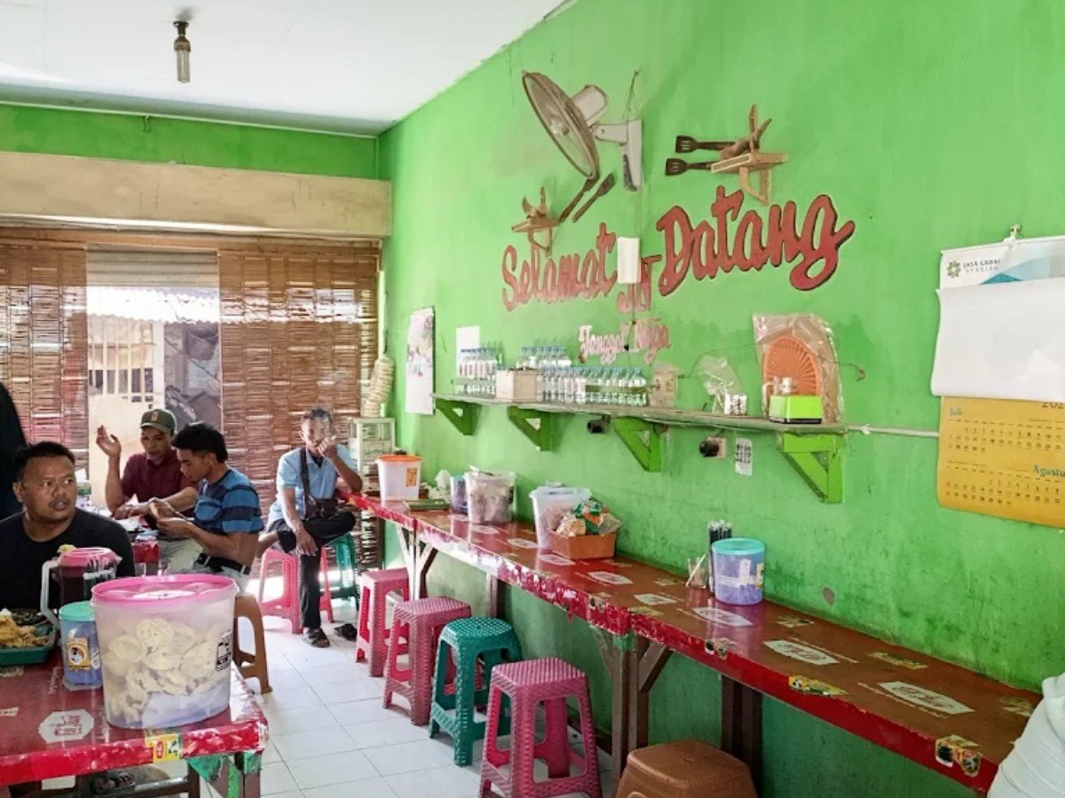 Warung Makan Jenggot Naga (Comal) di Desa Purwoharjo, Kecamatan Comal, Pemalang