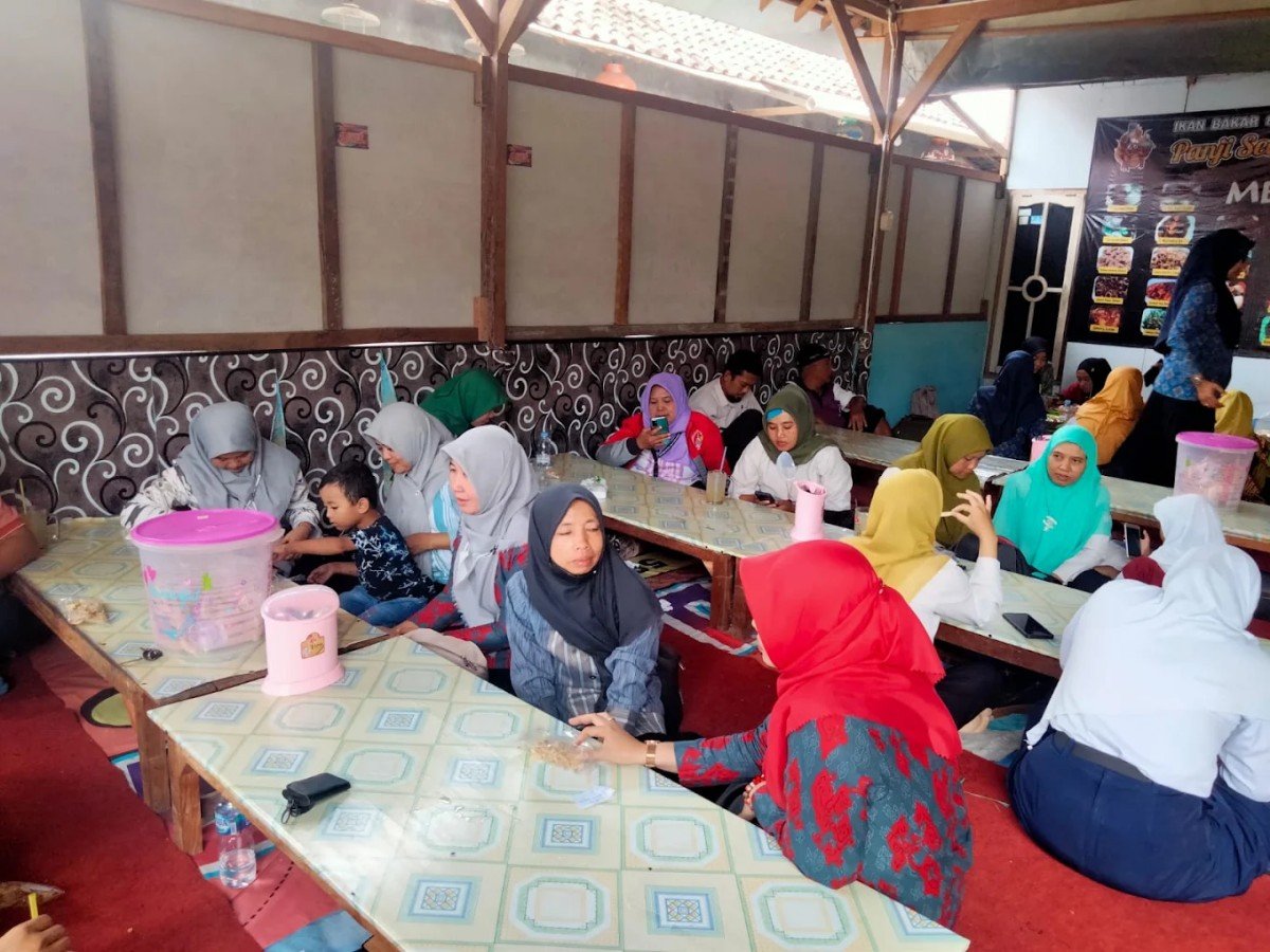 Warung Seafood Panji Gokim di Desa Pecangakan, Kecamatan Comal, Pemalang