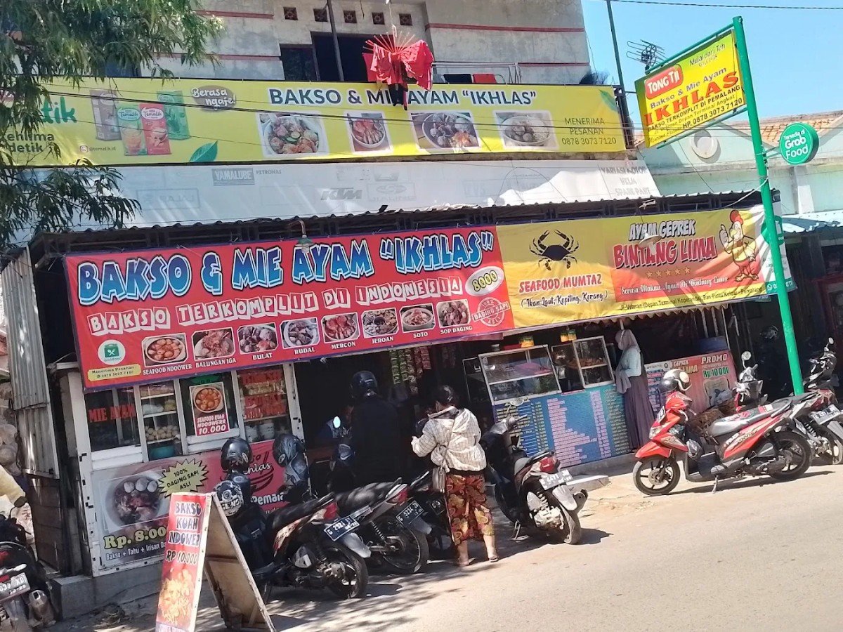 Bakso dan Mie ayam ikhlas pemalang di Desa Mulyoharjo, Kecamatan Pemalang, Pemalang