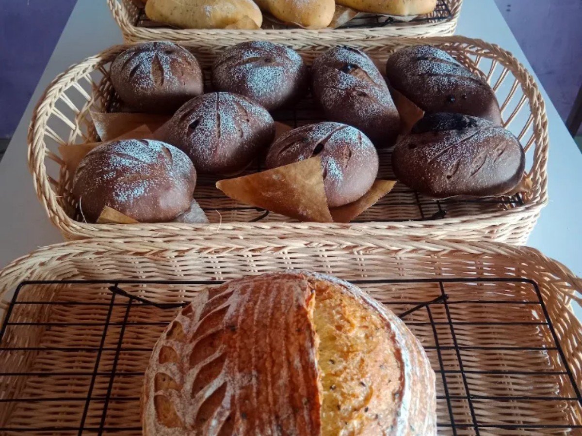 Mavazka Home Bakery di Desa Kebondalem, Kecamatan Pemalang, Pemalang