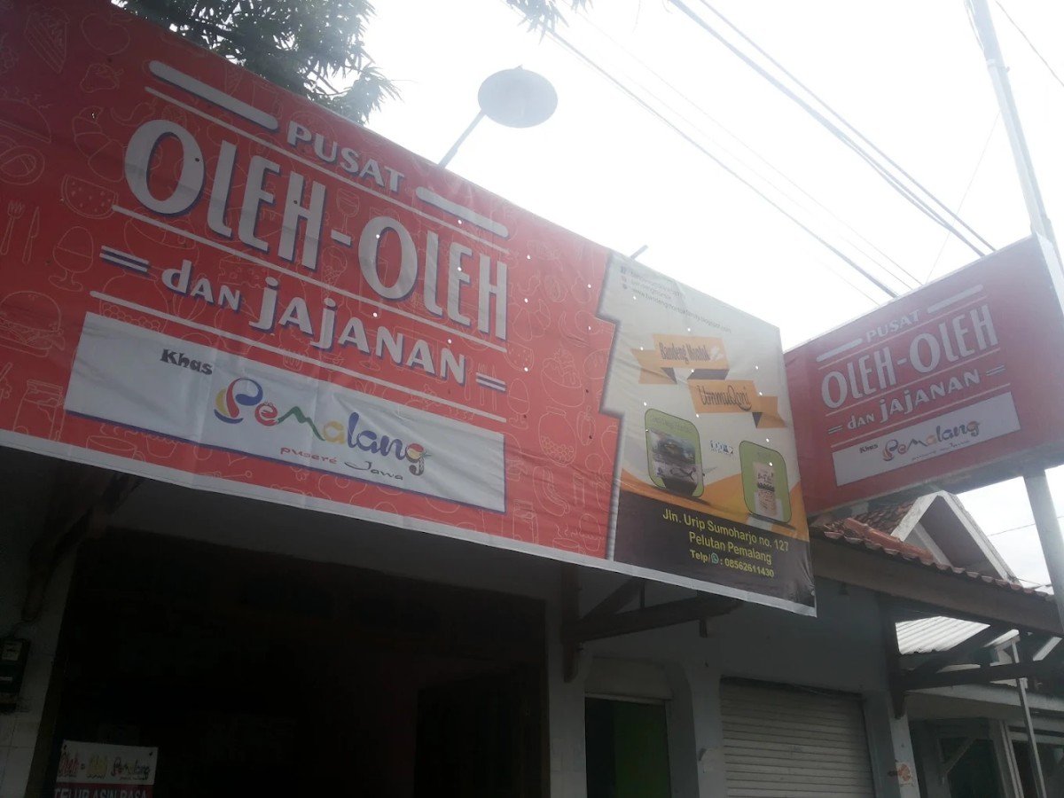 Toko Oleh-oleh dan Jajanan Khas Pemalang & Bandeng Montok di Desa Pelutan, Kecamatan Pemalang, Pemalang