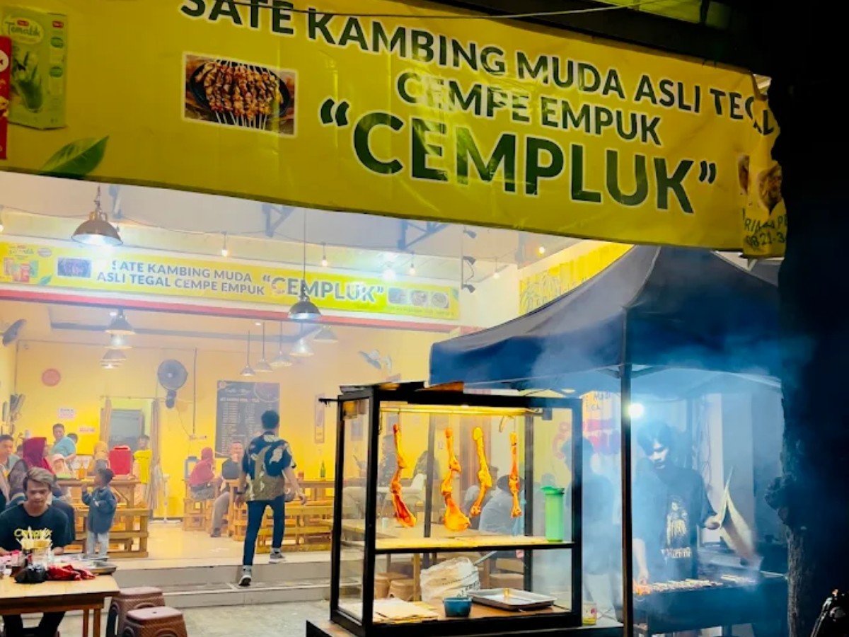 Sate Cempluk di Desa Pelutan, Kecamatan Pemalang, Pemalang