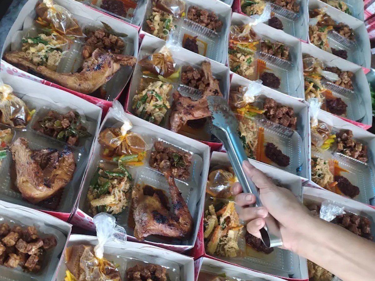 Opor & Belut Mbak Ana di Desa Tegalmlati, Kecamatan Petarukan, Pemalang