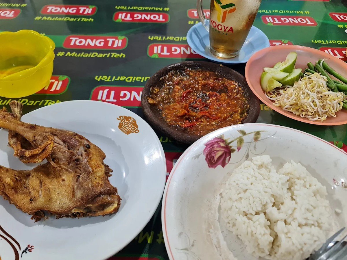 Rumah Makan Tien di Desa Petarukan, Kecamatan Petarukan, Pemalang