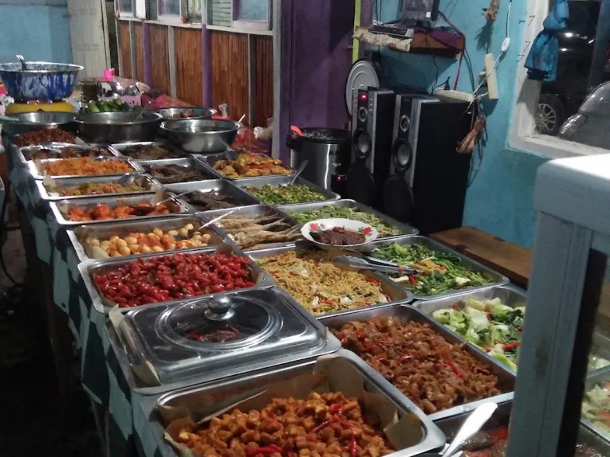 Rumah Makan Pawitan di Desa Gambuhan, Kecamatan Pulosari, Pemalang