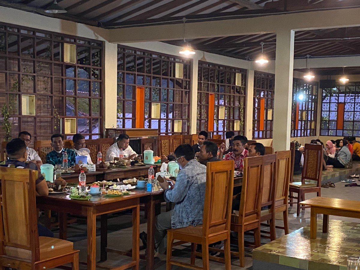 Lir Sumilir Lesehan di Desa Karangsari, Kecamatan Pulosari, Pemalang