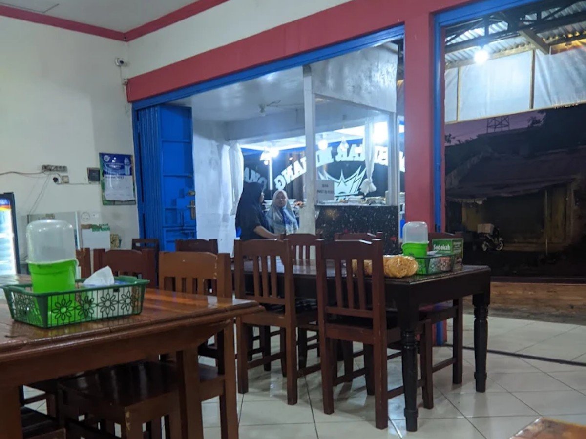 Rumah Makan Sinar Minang di Desa Randudongkal, Kecamatan Randudongkal, Pemalang