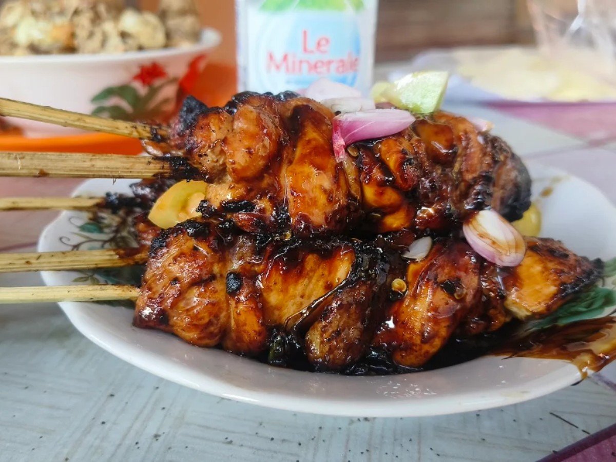 Sate Gajah Pak Wayo di Desa Sokawangi, Kecamatan Taman, Pemalang