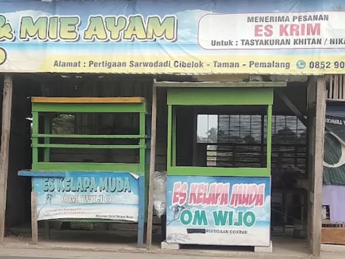 Es Kelapa Om Wijo di Desa Jebed Utara, Kecamatan Taman, Pemalang