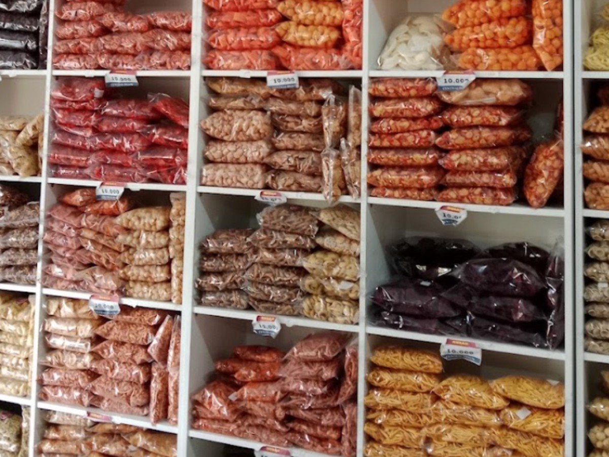 Central Snack 3.000 an Njritz Banjardawa di Desa Banjardawa, Kecamatan Taman, Pemalang