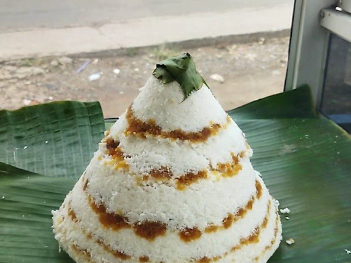 Jajanan Tradisional Awug Dongkal Family di Desa Banjardawa, Kecamatan Taman, Pemalang
