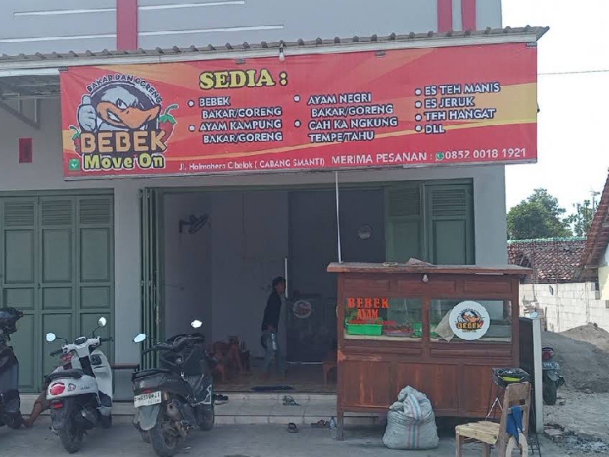 Bebek move on (siang) di Desa Cibelok, Kecamatan Taman, Pemalang