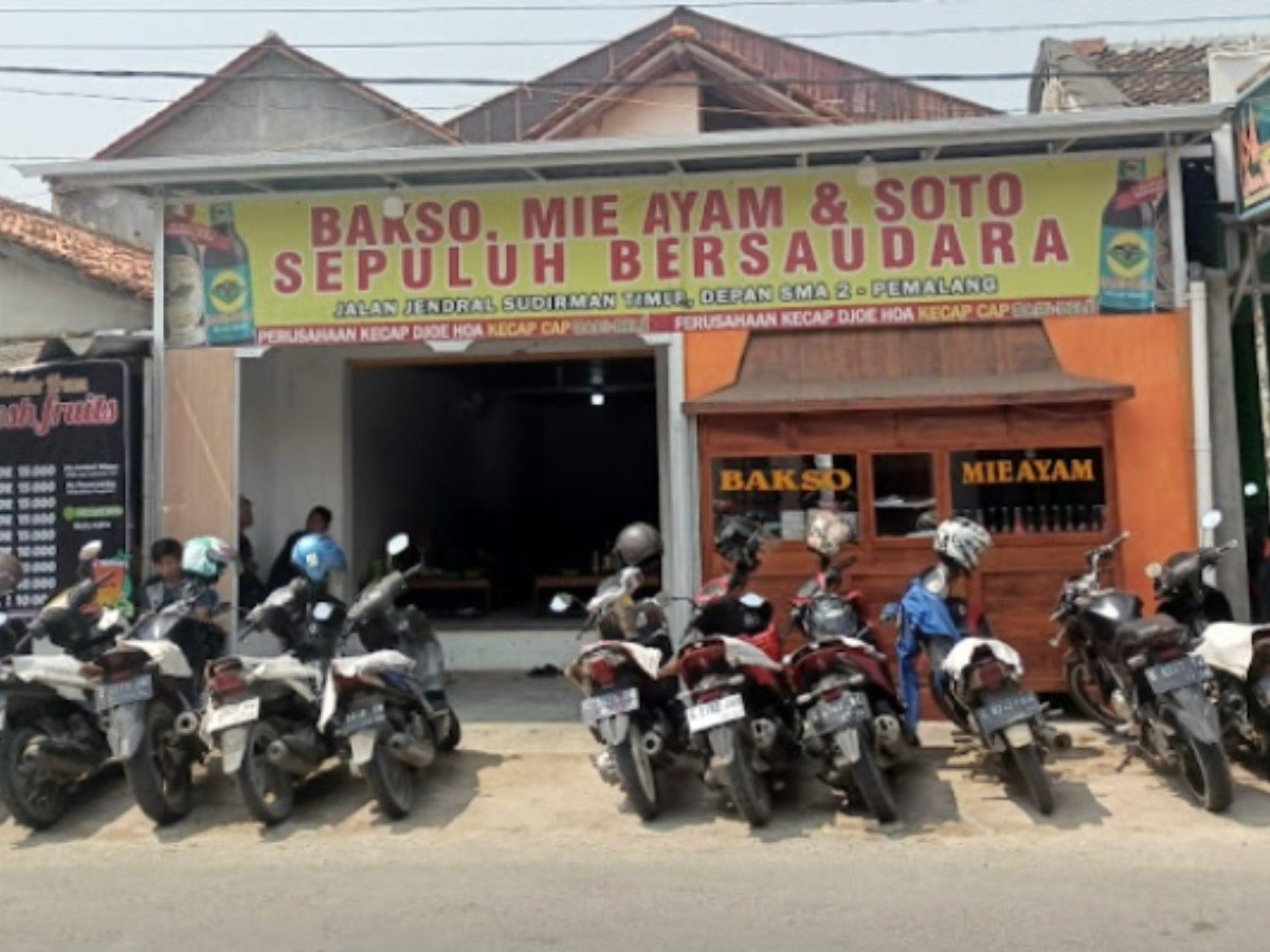 Bakso Mie Ayam & Soto Sepuluh Bersaudara di Desa Banjardawa, Kecamatan Taman, Pemalang