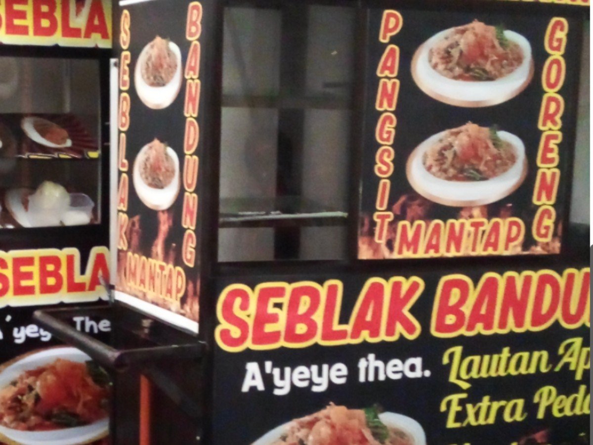 Seblak Bandung Ayeyethea di Desa Banjardawa, Kecamatan Taman, Pemalang