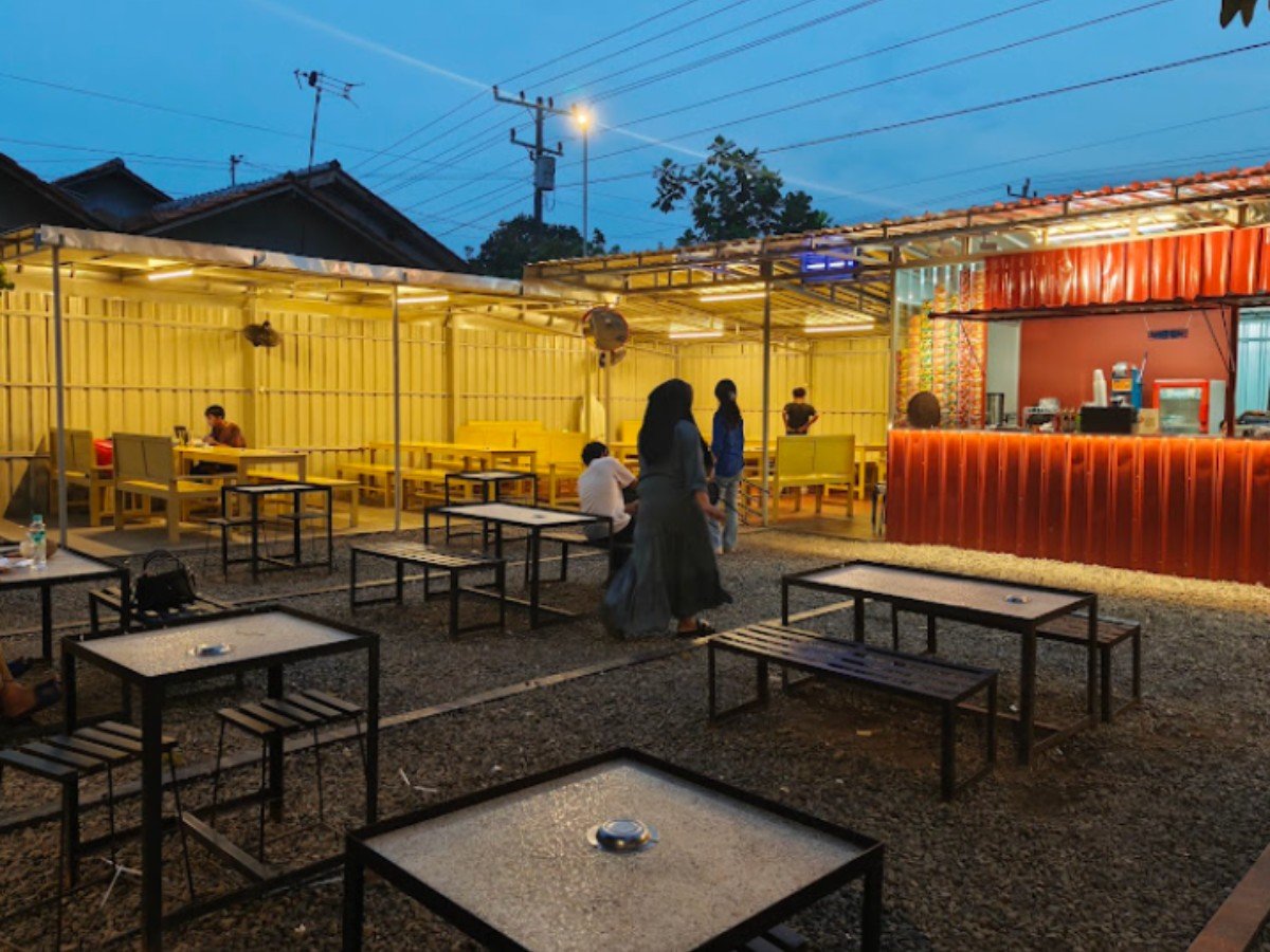 Warmindo KaJi di Desa Kaligelang, Kecamatan Taman, Pemalang