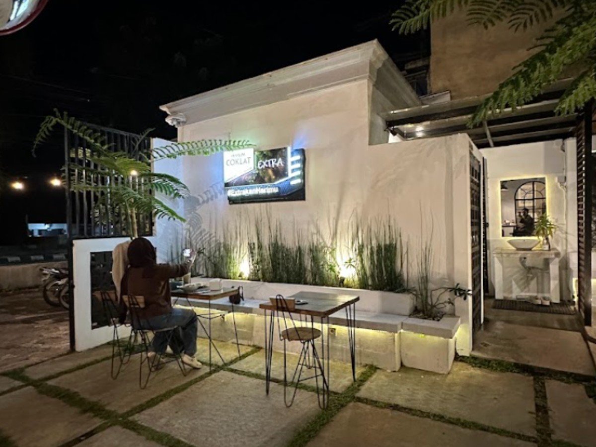 Klick Coffee and Eatery di Desa Kaligelang, Kecamatan Taman, Pemalang