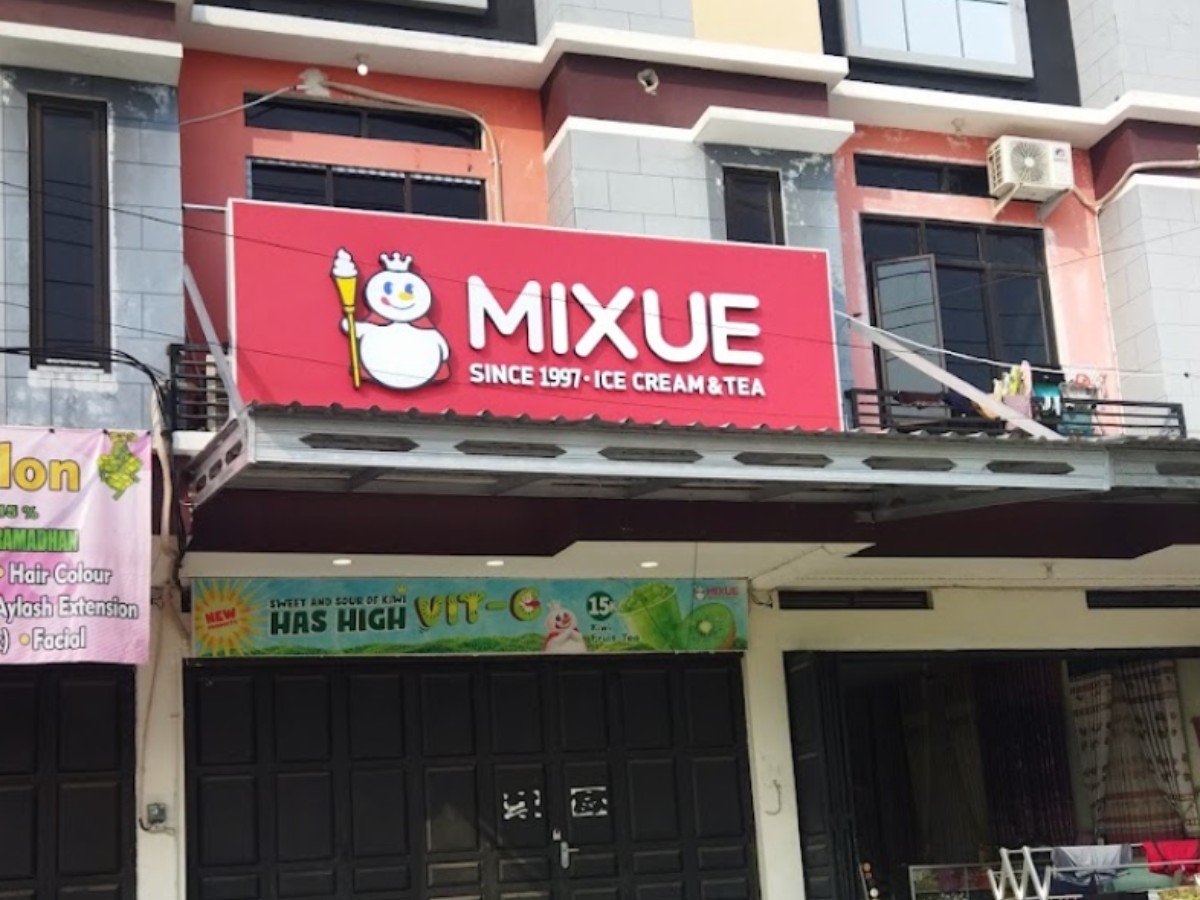 Mixue Dr. Wahidin Kaligelang di Desa Kaligelang, Kecamatan Taman, Pemalang