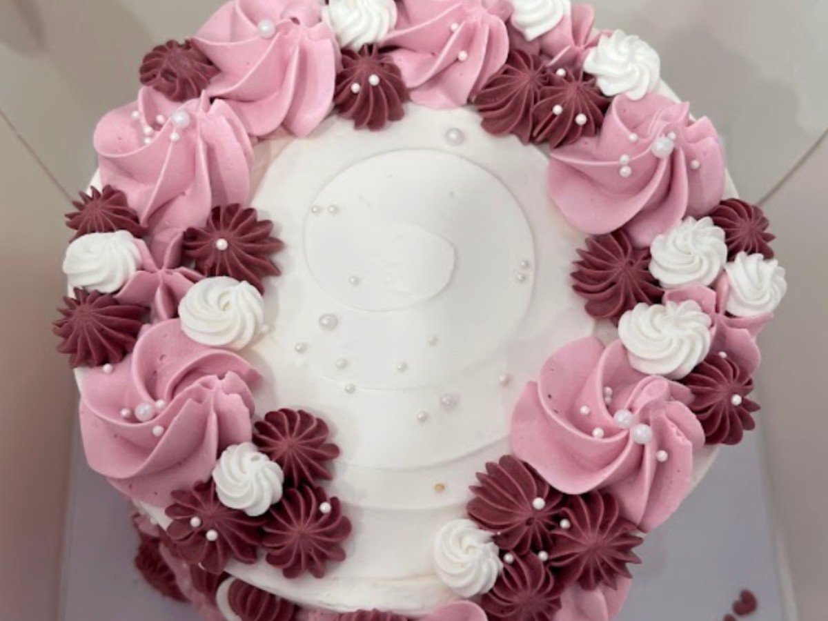 Laress Cake & Bakery di Desa Kaligelang, Kecamatan Taman, Pemalang