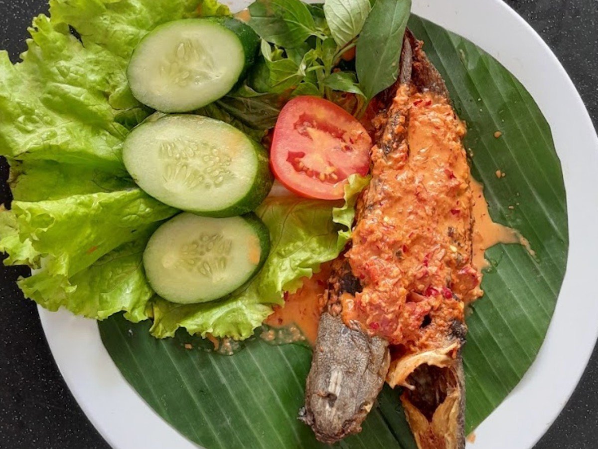 Rumah Makan Moro Seneng di Desa Wanarejan Utara, Kecamatan Taman, Pemalang